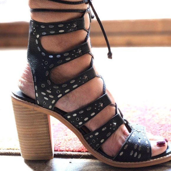 •|•DOLCE VITA•| Black Leather Studded Gladiator Sandals Size 9 w/ 4" Heel - Picture 2 of 16